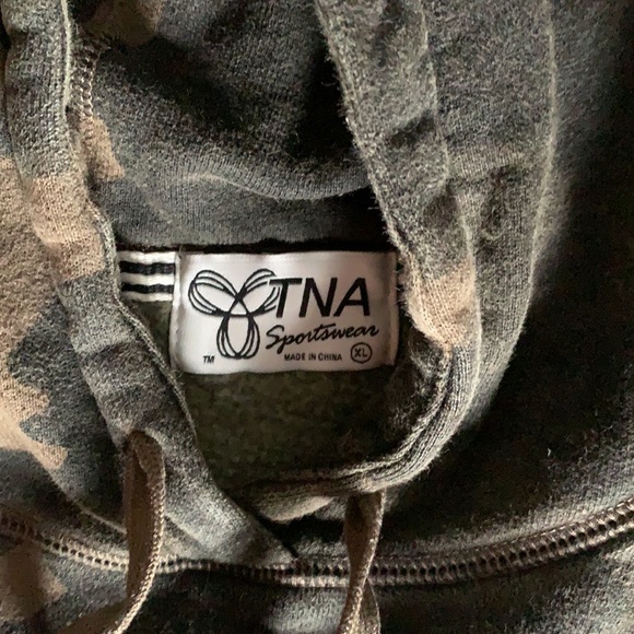 TNA Sportwear - Picture 2 of 2